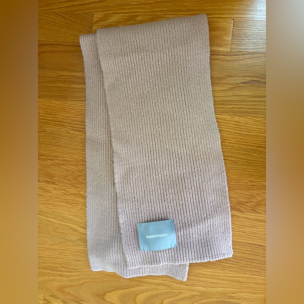Organic Basics Blush Merino wool scarf